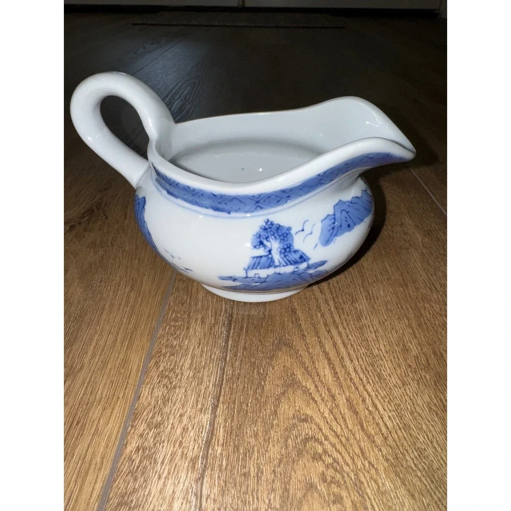 Blue Willow Creamer‎ Porcelain China IDG Oriental Asian Decor Pitcher